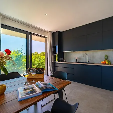 Luxury Hidden Oasis - Greca Apartment *