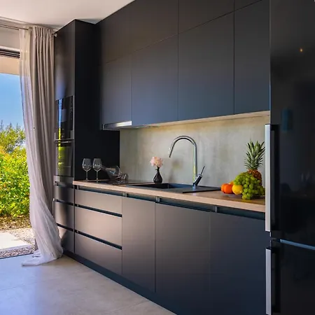 Luxury Hidden Oasis - Greca Lumbarda